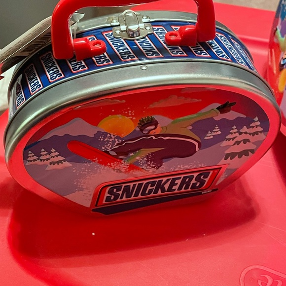 NWT Collectible 2003 Snickers Candy Advertising Tin with handle & clasp to close - Picture 9 of 9